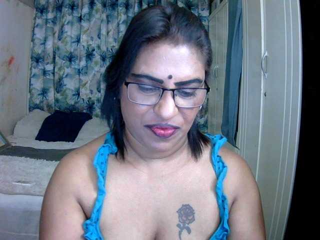 indiandelight001 live cam on BongaCams