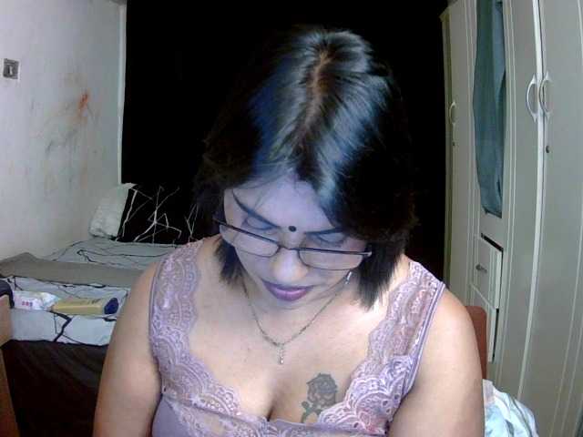 indiandelight001 live cam on BongaCams