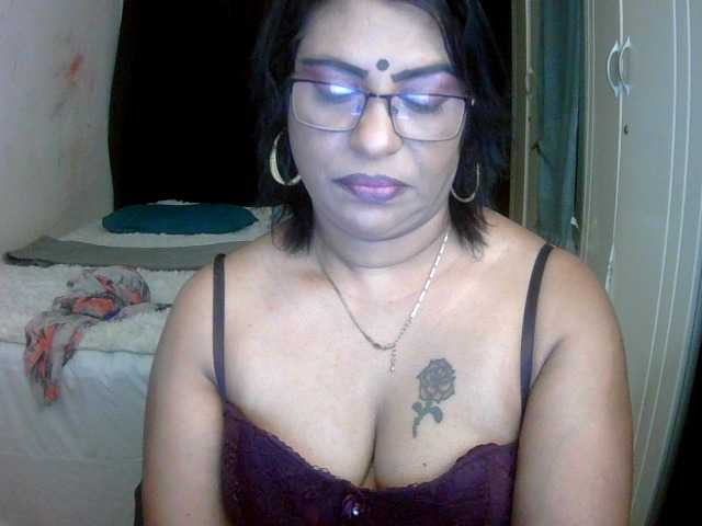 indiandelight001 live cam on BongaCams