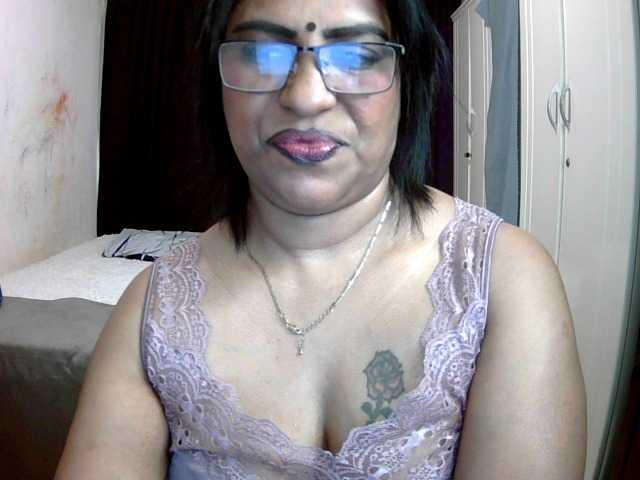 indiandelight001 live cam on BongaCams