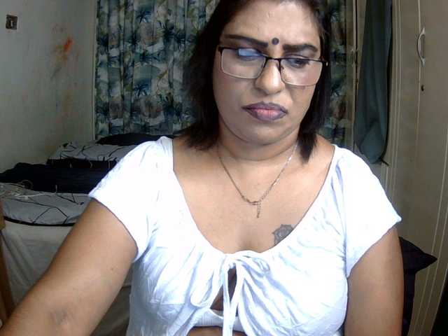 indiandelight001 live cam on BongaCams