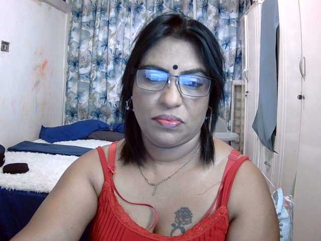 indiandelight001 live cam on BongaCams