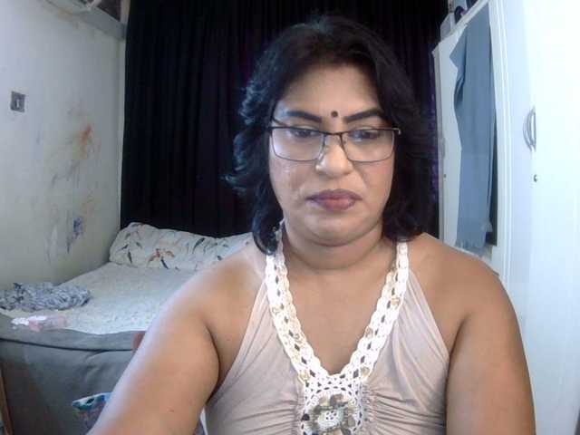 indiandelight001, en directo ahora en BongaCams
