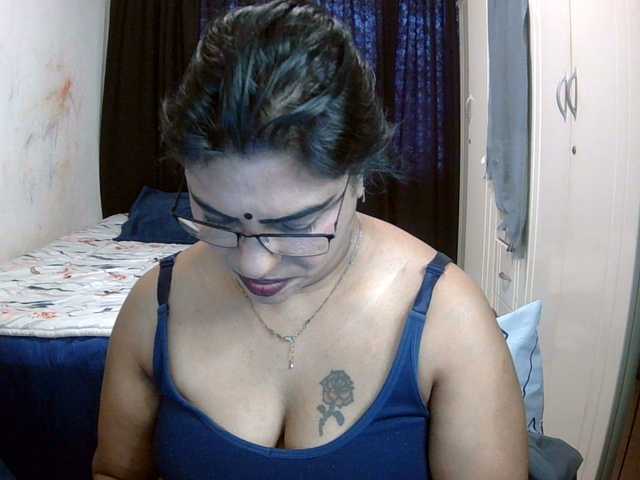 indiandelight001 live cam on BongaCams