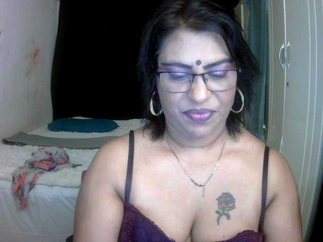 indiandelight001 live cam on BongaCams