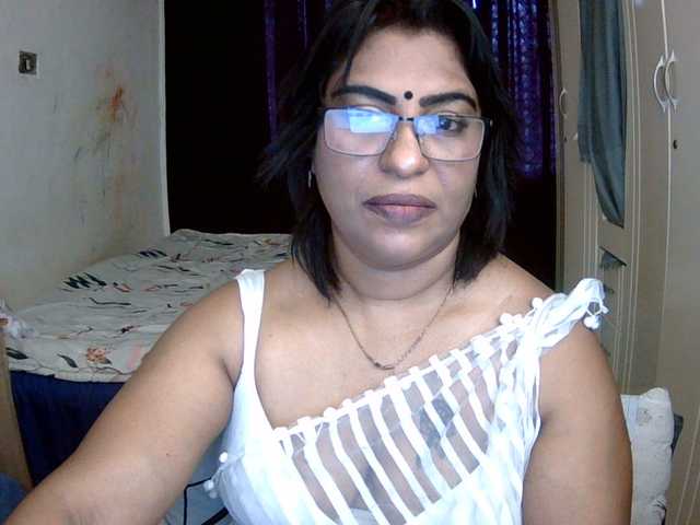 indiandelight001 live cam on BongaCams