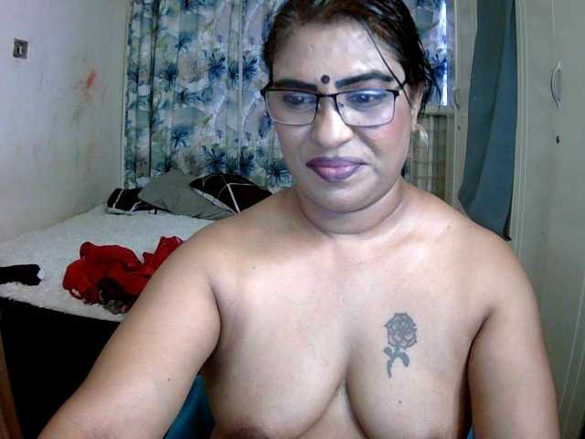 indiandelight001 live cam on BongaCams