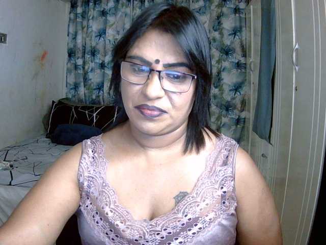 indiandelight001 live cam on BongaCams