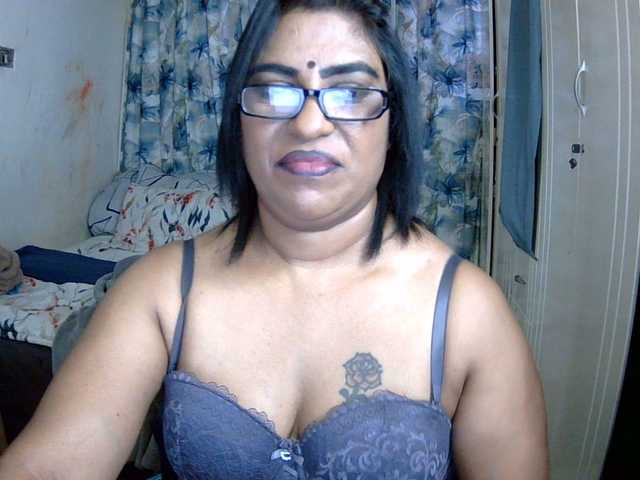 indiandelight001 live cam on BongaCams