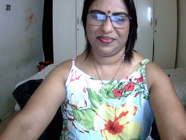 indiandelight001 live cam on BongaCams