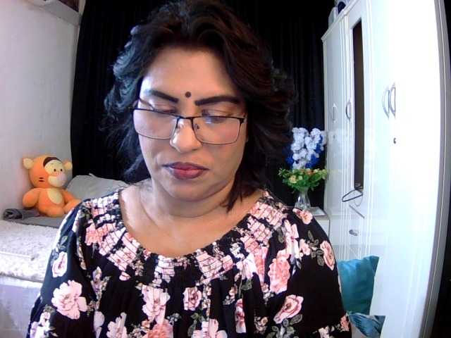 indiandelight001 live cam on BongaCams