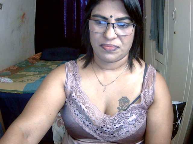 indiandelight001 live cam on BongaCams