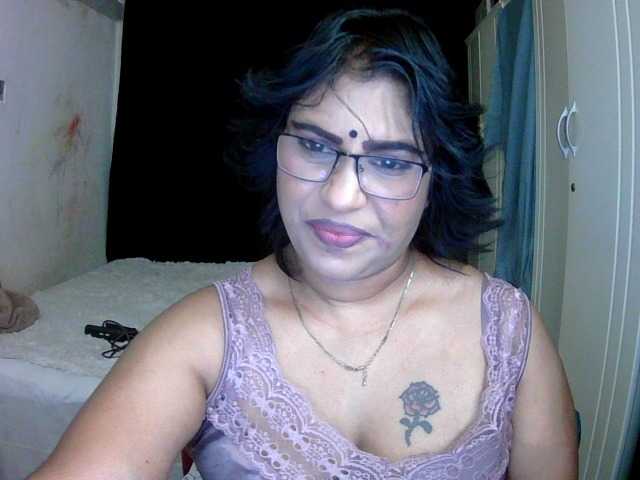 indiandelight001 live cam on BongaCams
