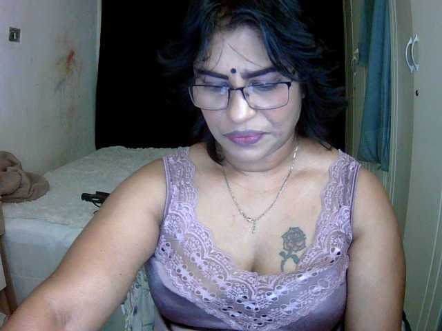 indiandelight001 live cam on BongaCams