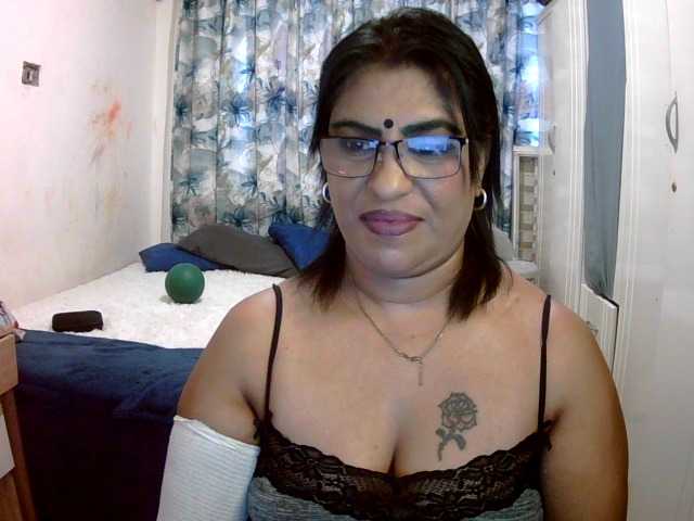 indiandelight001 live cam on BongaCams