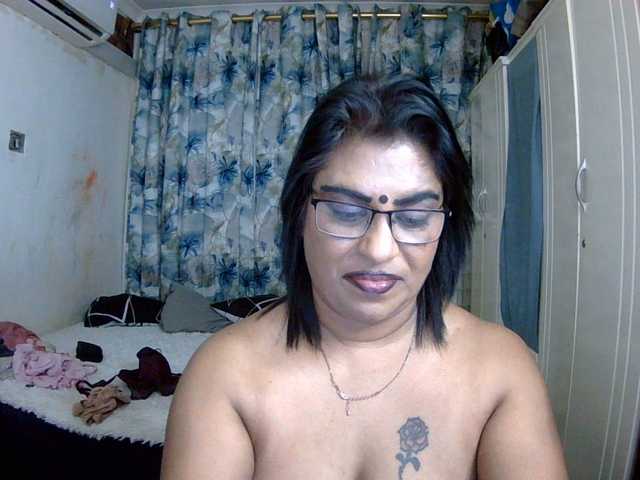 indiandelight001 live cam on BongaCams