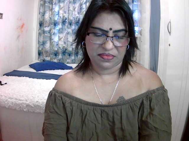 indiandelight001 live cam on BongaCams