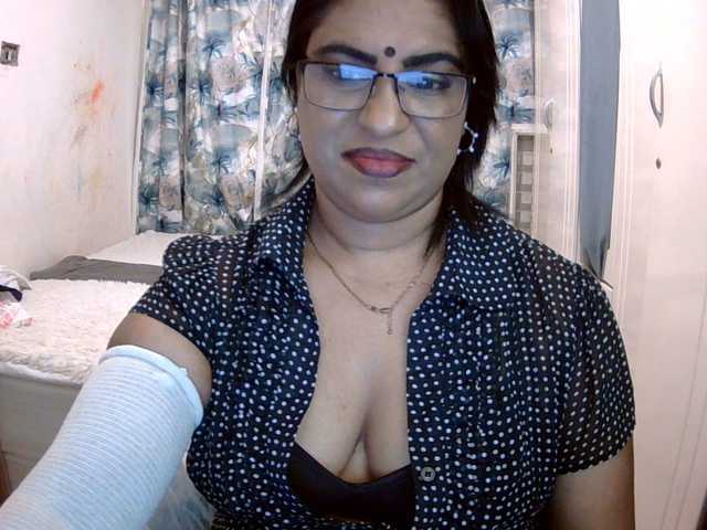 indiandelight001 live cam on BongaCams