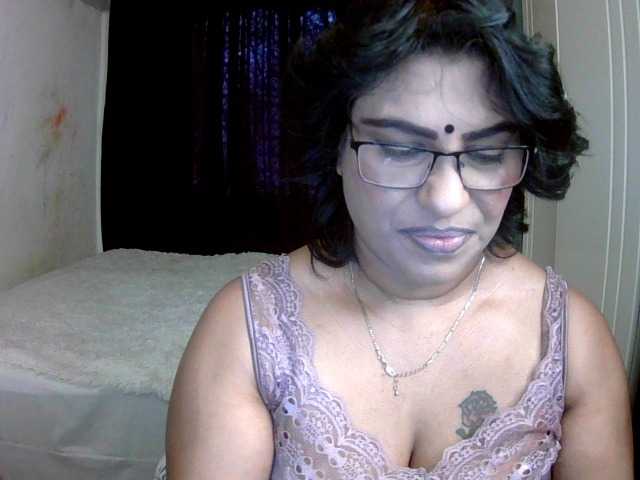 indiandelight001 live cam on BongaCams