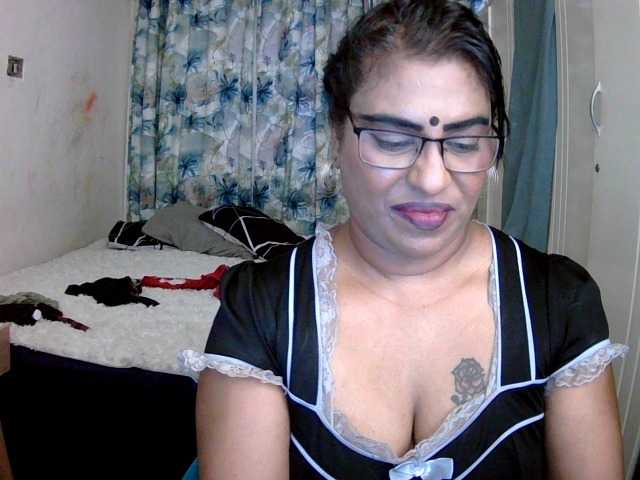 indiandelight001 live cam on BongaCams