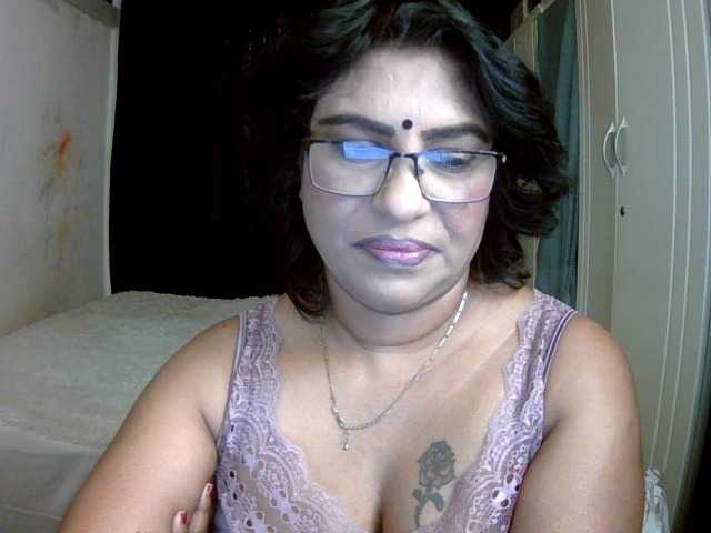 indiandelight001 live cam on BongaCams