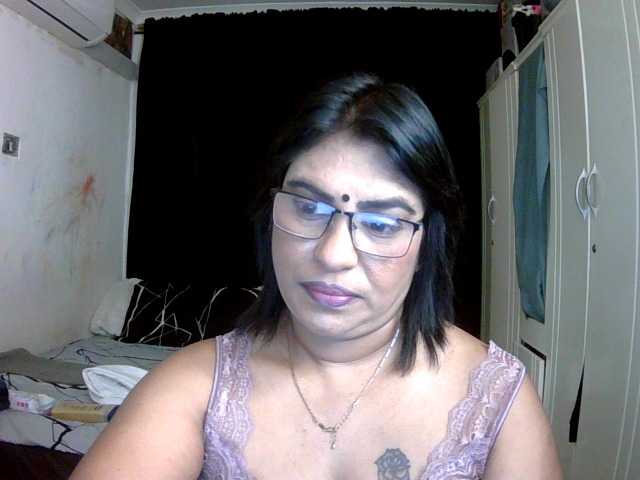 indiandelight001 live cam on BongaCams