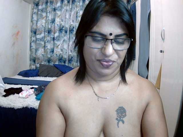 indiandelight001 live cam on BongaCams