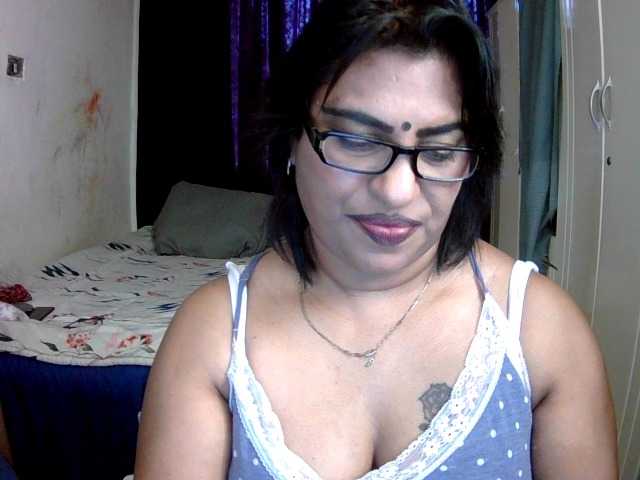 indiandelight001 live cam preview
