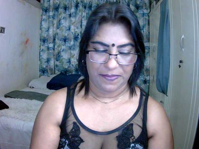 indiandelight001 live cam on BongaCams