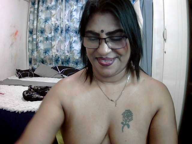indiandelight001 live cam on BongaCams