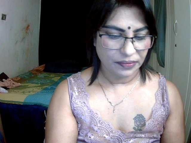indiandelight001 live cam preview