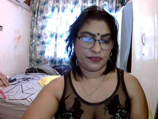 indiandelight001 live cam on BongaCams