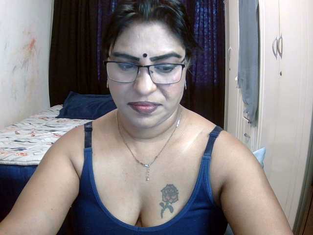 indiandelight001 live cam on BongaCams