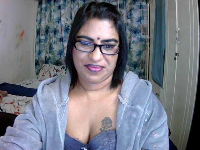 indiandelight001 live cam on BongaCams