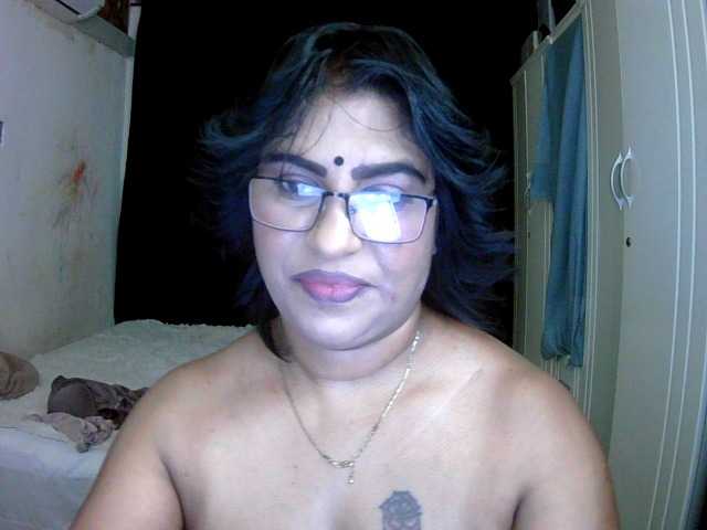 indiandelight001 live cam on BongaCams