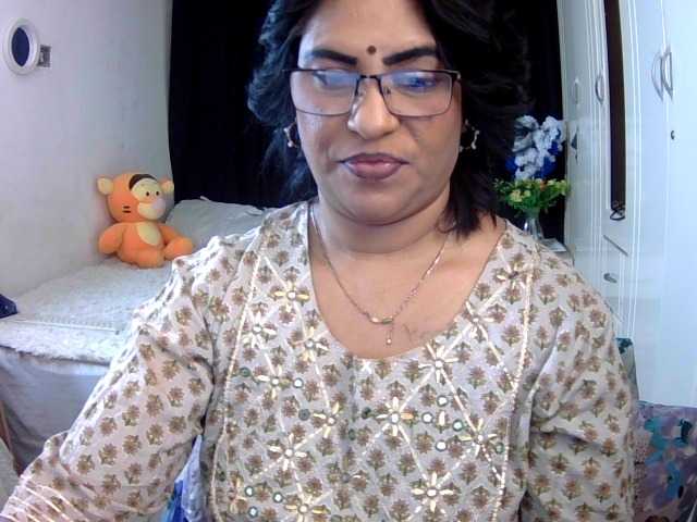 indiandelight001 live cam on BongaCams