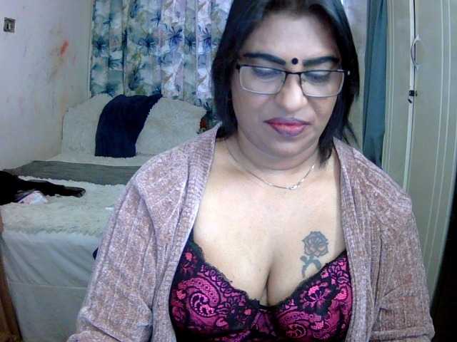 indiandelight001 live cam on BongaCams