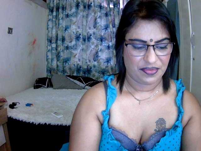 indiandelight001 live cam on BongaCams