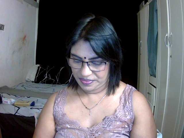 indiandelight001 live cam on BongaCams