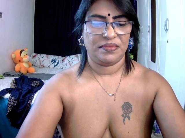 indiandelight001 live cam on BongaCams