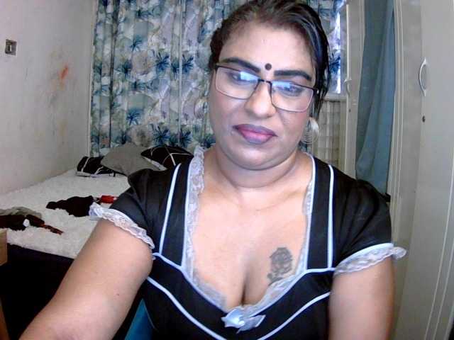 indiandelight001 cam en direct sur BongaCams