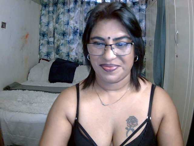 indiandelight001 live cam on BongaCams