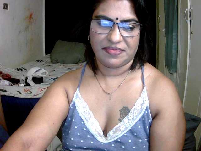 indiandelight001 live cam on BongaCams