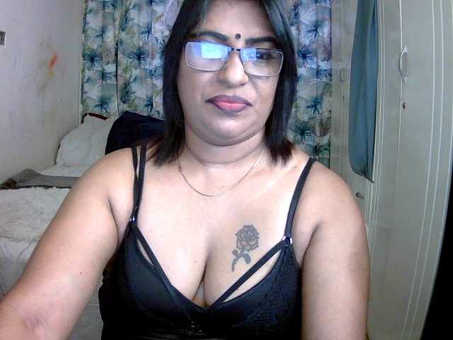 indiandelight001 live cam on BongaCams