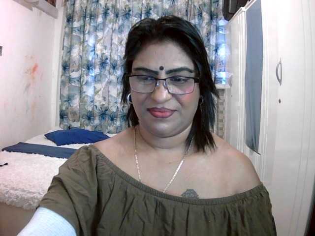 indiandelight001 live cam on BongaCams