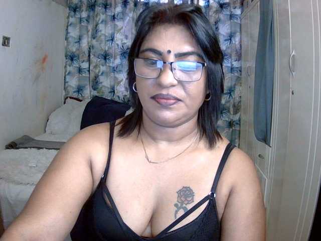 indiandelight001 live cam on BongaCams