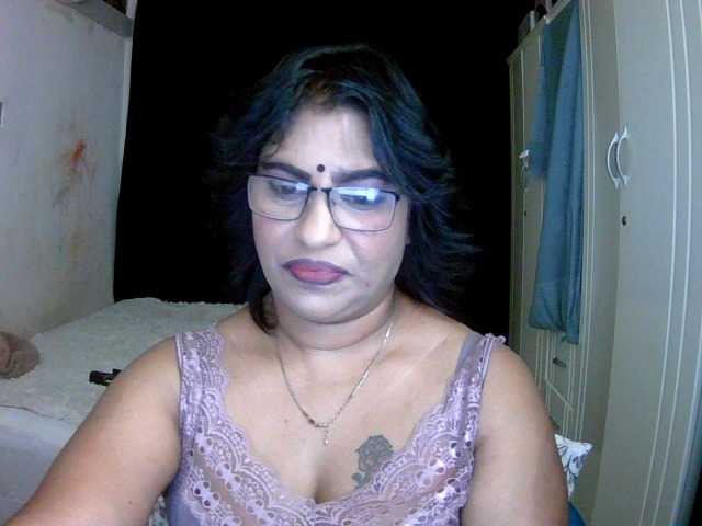 indiandelight001 live cam on BongaCams
