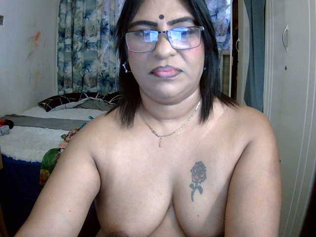indiandelight001 live cam on BongaCams