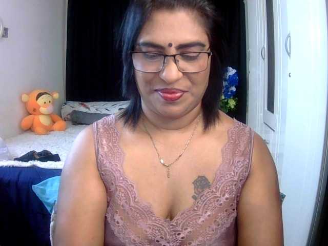 indiandelight001 live cam on BongaCams