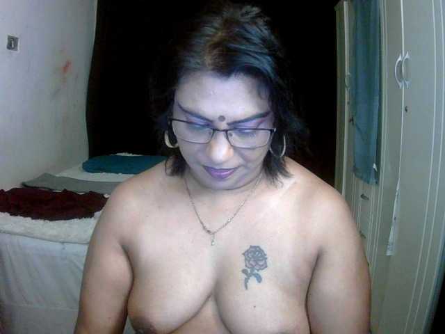 indiandelight001 live cam on BongaCams